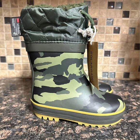 NEW Boys Size 9 Green Camo Waterproof Lined Cuff Wellies, Rain Snow Boot